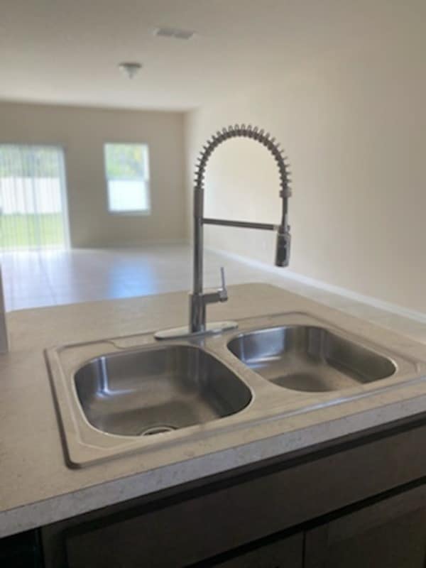 Photo - 911 Capitol Pkwy