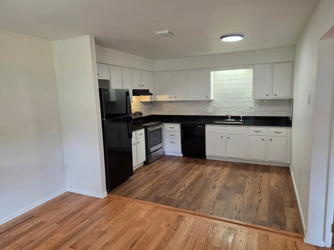 Photo - 2811 W 28th St
