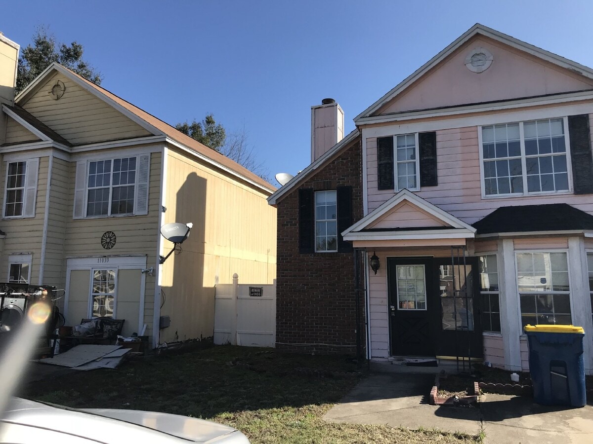 Updated 3BR/2BA Home with Fenced Backyard in Dunn Ave / Highlands Area - Updated 3BR/2BA Home with Fenced Backyard in Dunn Ave / Highlands Area