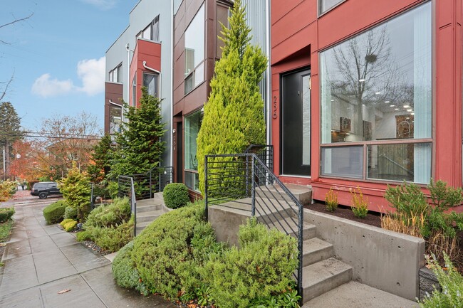 Photo - 256 E Roanoke St