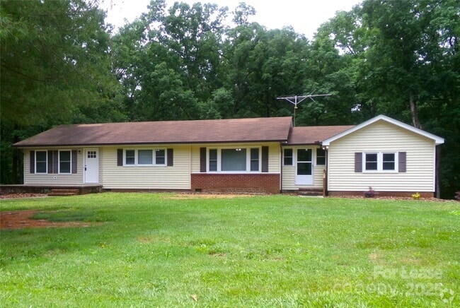 Building Photo - 1441 Gold Hill Rd E Rental