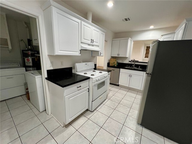 Photo - 18656 Runnymede St