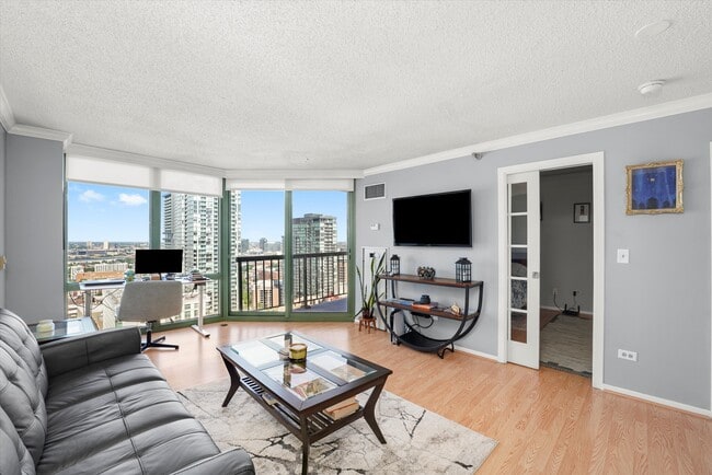 Building Photo - 111 W Maple St Unit 2508 Rental
