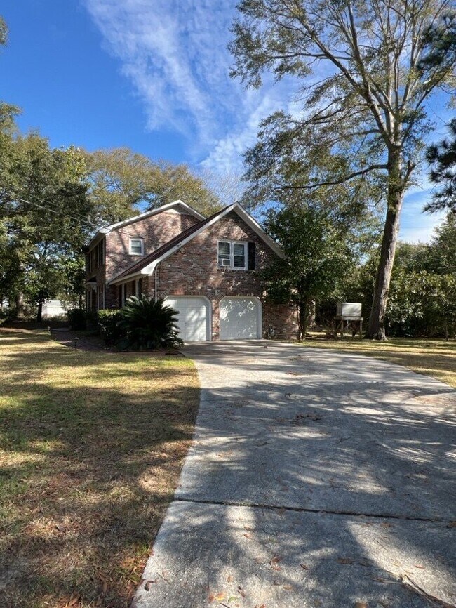 Photo - 664 N Shore Dr