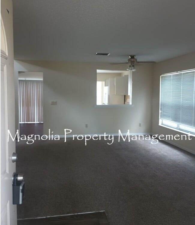 Photo - Two story, 3/2.5, near UCF or Valencia