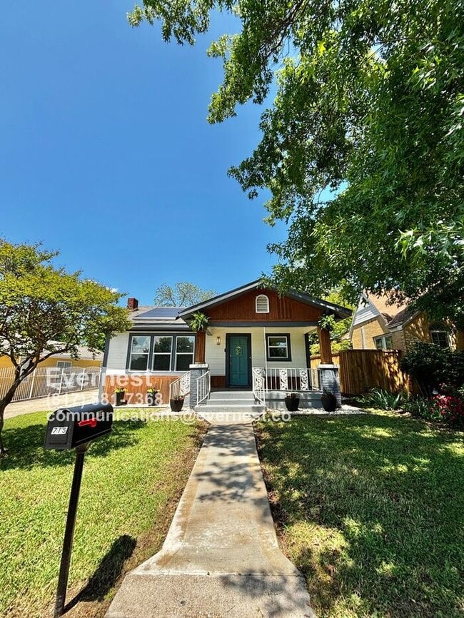 Charming 2-Bedroom Home with Fenced Yard /... - Charming 2-Bedroom Home with Fenced Yard /...