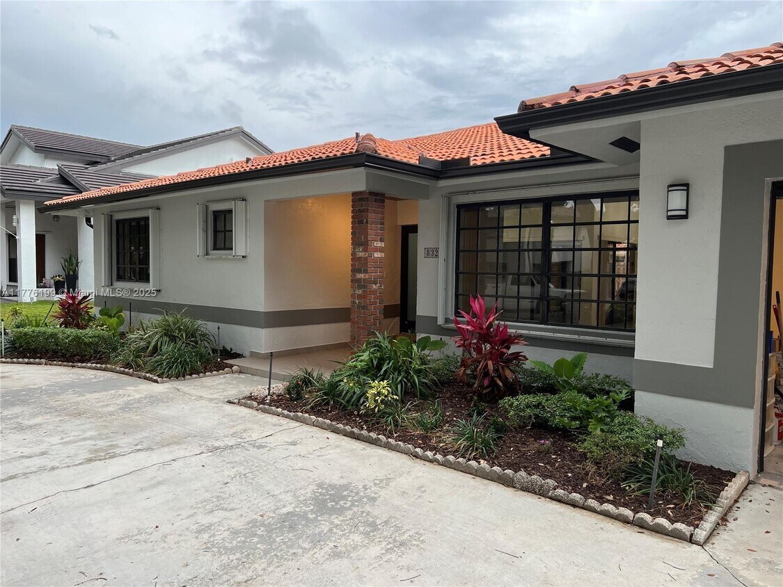 Photo - 8321 NW 167th Ter (Miami Lakes, FL)