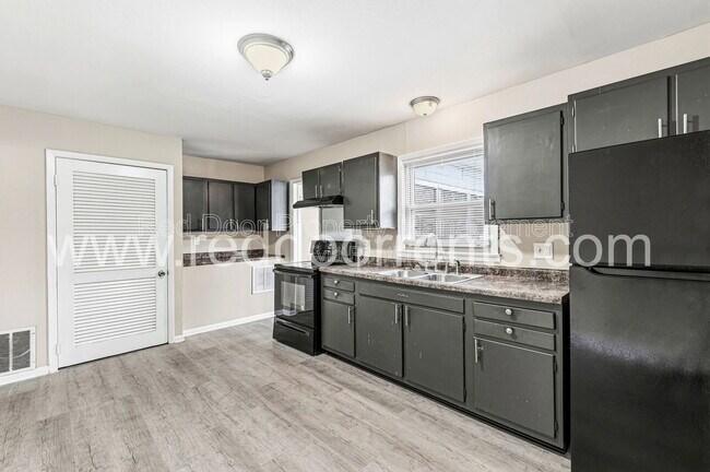 Photo - 5563 E 34th St