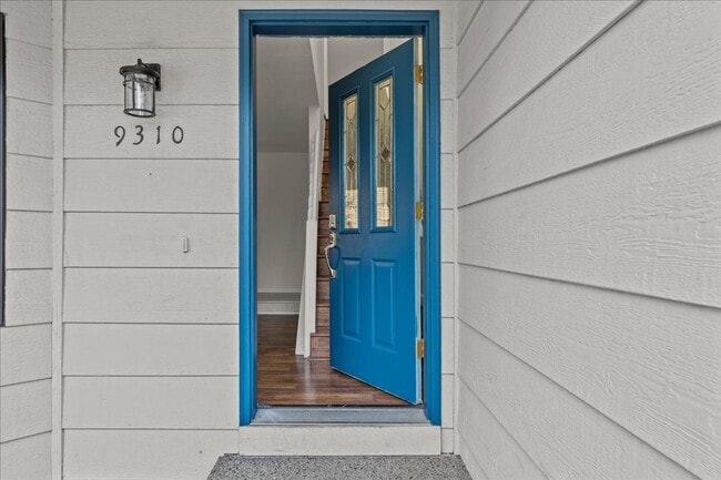 Photo - Renovated 4-bdrm, 2-bath Tualatin home—Cor...