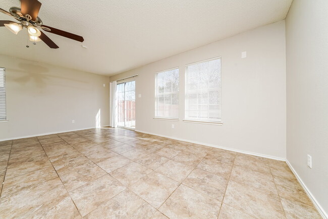 Photo - 1724 Red Cloud Dr