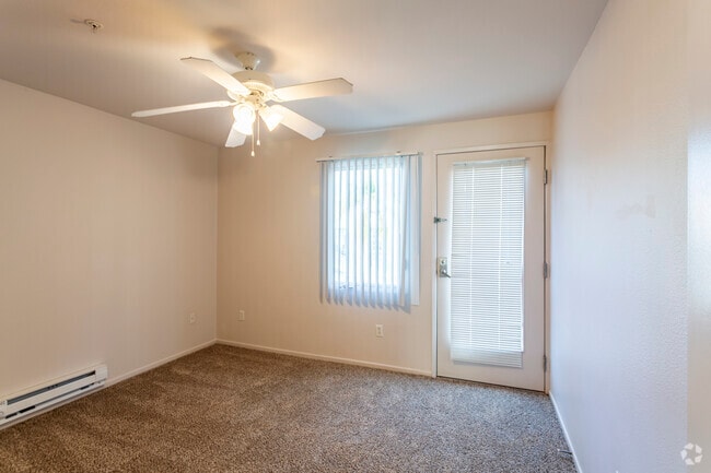 2 BR, 1.5 BA - 955 SF