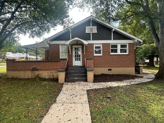 Photo - 1536 Woodstock Ave