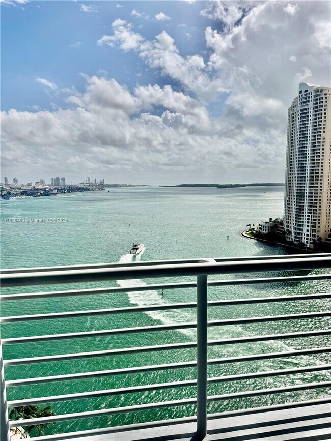 Building Photo - 325 S Biscayne Blvd Unit 2226