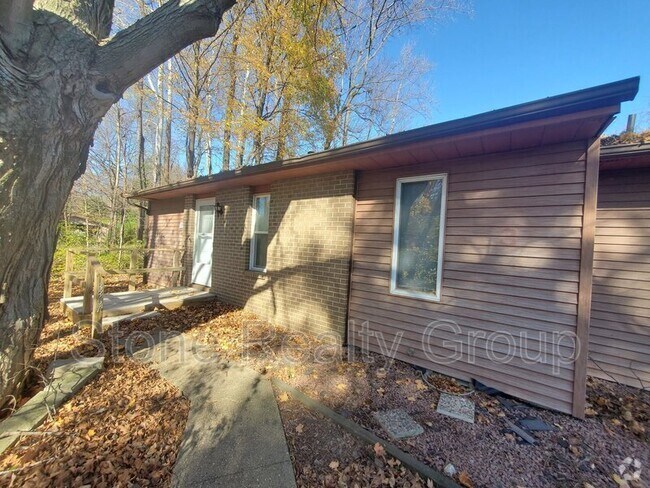 Building Photo - 3357 E Margaret Ave Rental