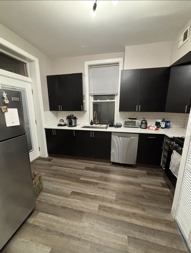 Building Photo - 1615 W Barry Ave Unit 2nd Floor