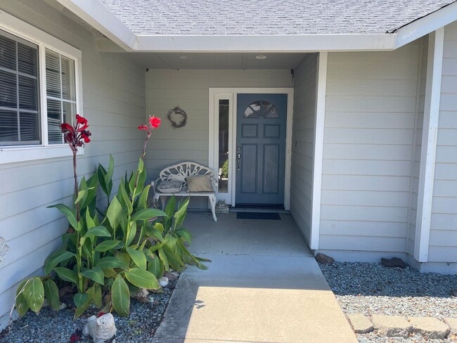 Photo - 3br/2ba Home with Golf Course Access