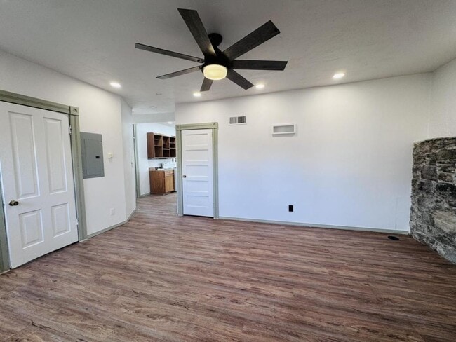 Photo - 525 Rodney Ct