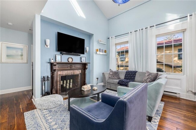 Photo - 75 Pelham St