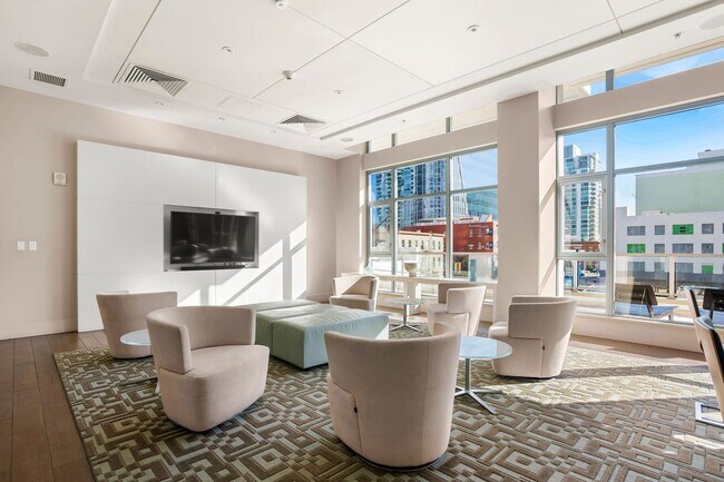 Building Photo - Gorgeous Condo in East Village! Unit 411