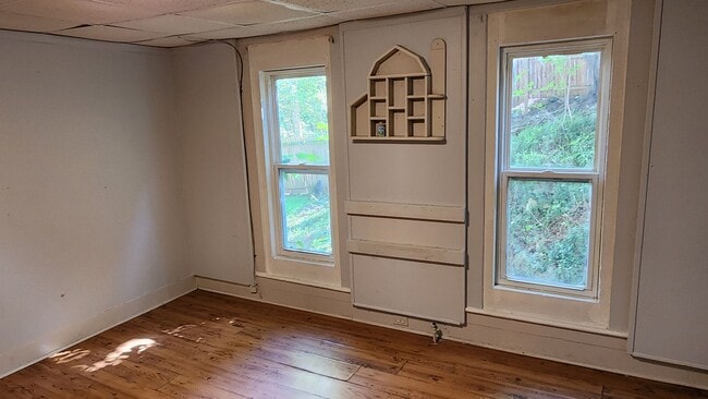 137 South Ave Unidad 1; Basement Apartment