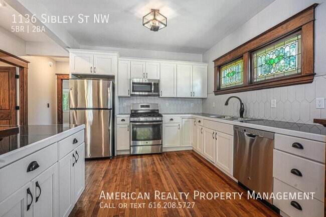 Photo - 1136 Sibley St NW