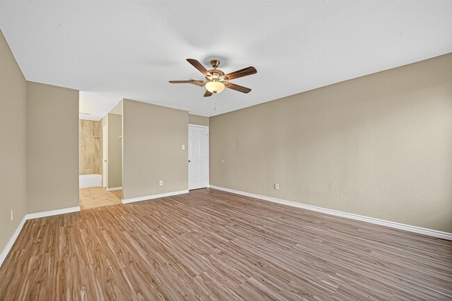 Photo - 1811 Foxlake Dr