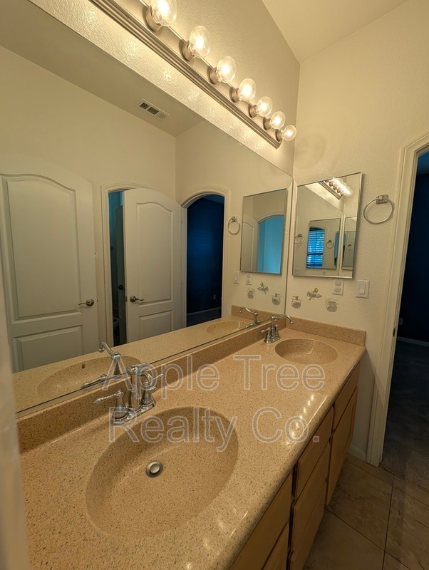 Photo - 1560 Gazebo Ln