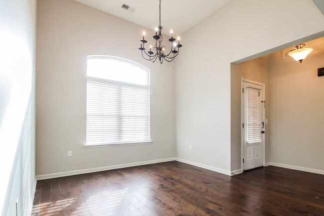 Photo - 7459 Aylesbury Ln