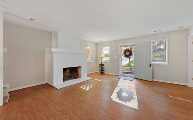 Photo - 4/ 2 Home for Rent