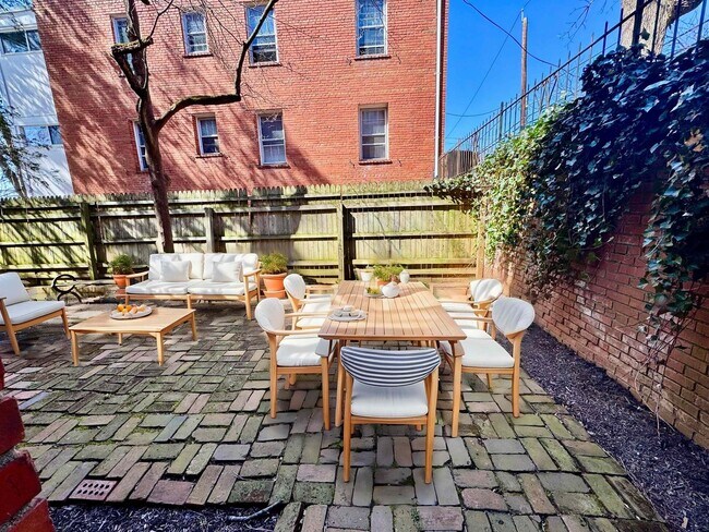 Photo - 4024 Calvert St NW Unidad 2