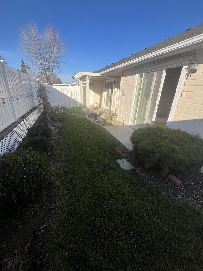 Photo - 2645 N Englewood Way