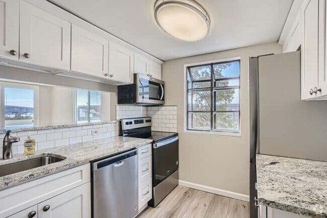 Building Photo - Beautiful 2 BR Unit 204 Rental
