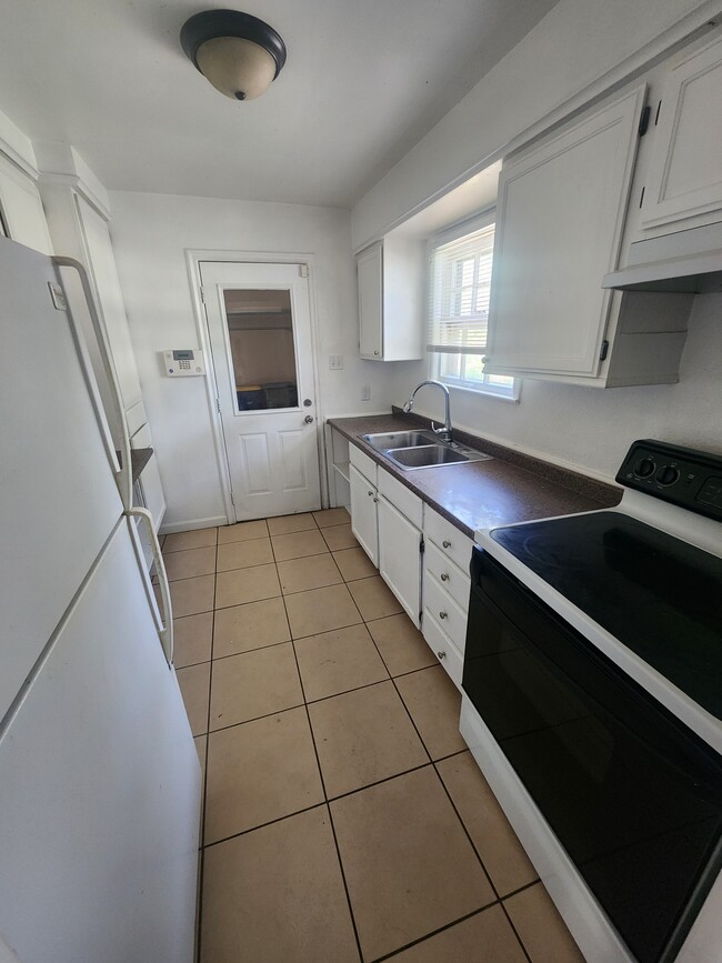 Photo - 5928 Fontana St