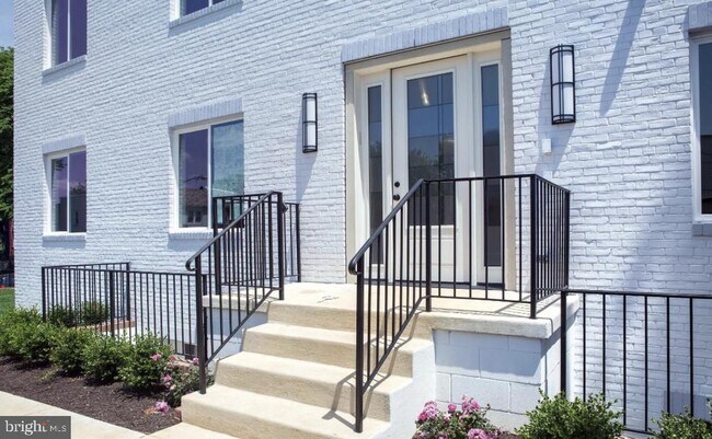 Building Photo - 1701 Trinidad Ave NE Unit 6 Rental