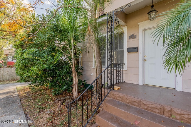 Photo - 1072 Brown St