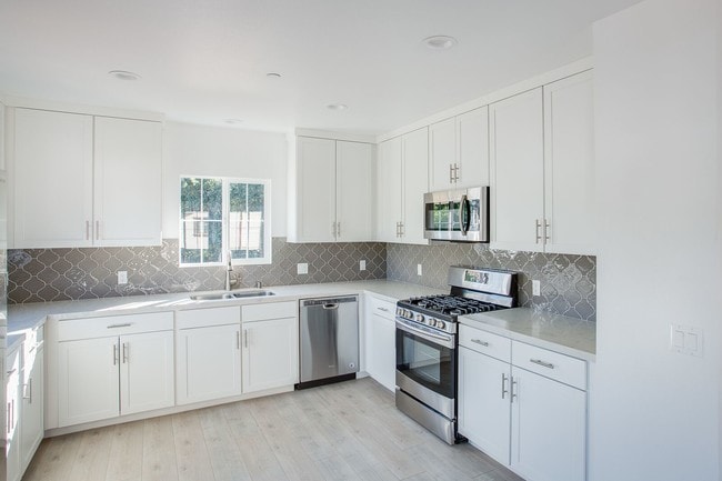 Old Agoura Apartments