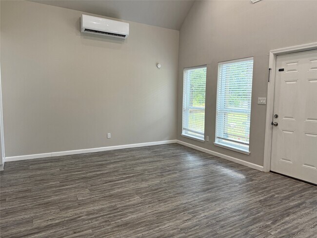 Photo - 220 St Croix Dr