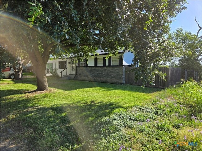 Photo - 906 Debus Dr