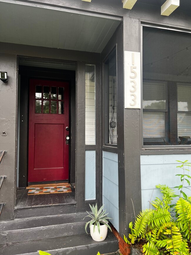 Photo - 1533 Hough St