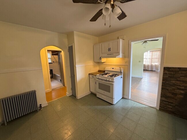Photo - 89 Hillside Ave Unit 2nd Floor