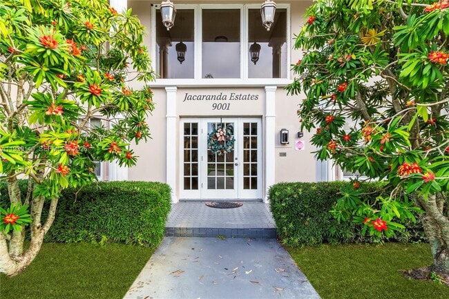 Building Photo - 9001 Jacaranda Ln Unit 105