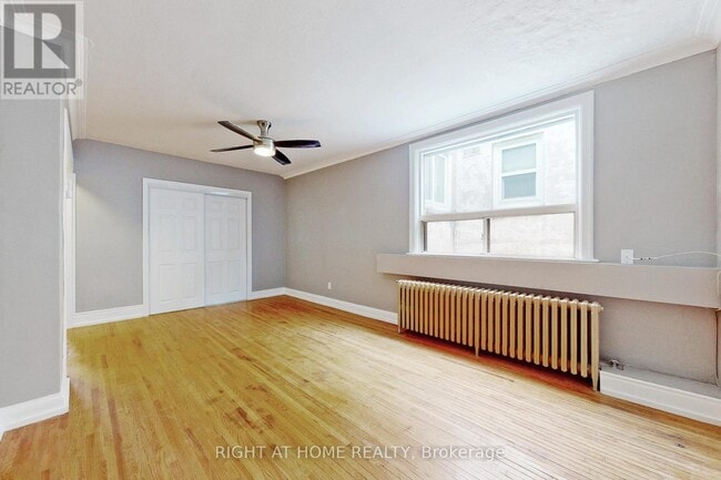 Photo - 255 Lakeshore Rd E Unit #A