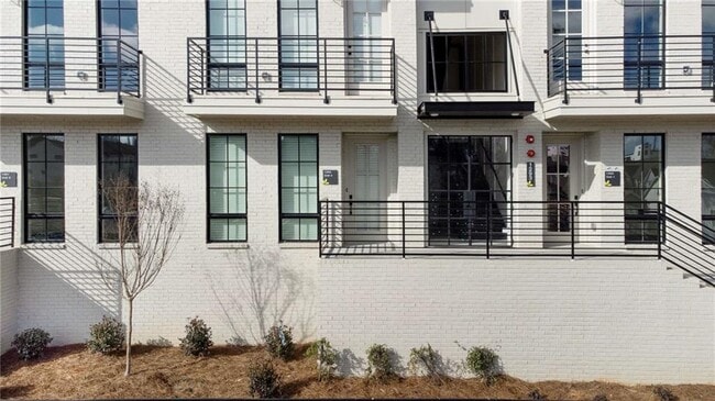 Photo - 1293 Longreen Ter NW Unit 4