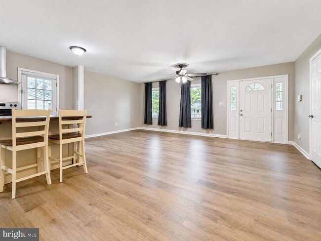 Photo - 15 English Oak Cir