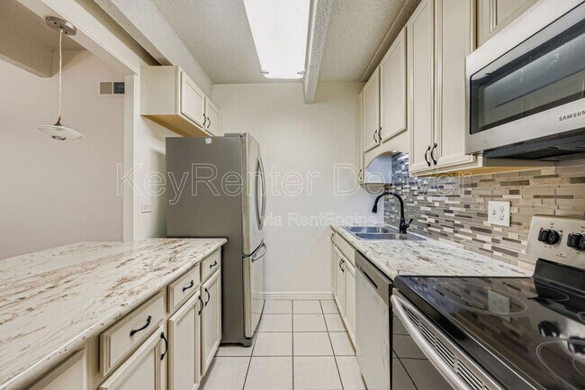 Photo - 8060 E Girard Ave Unidad 101