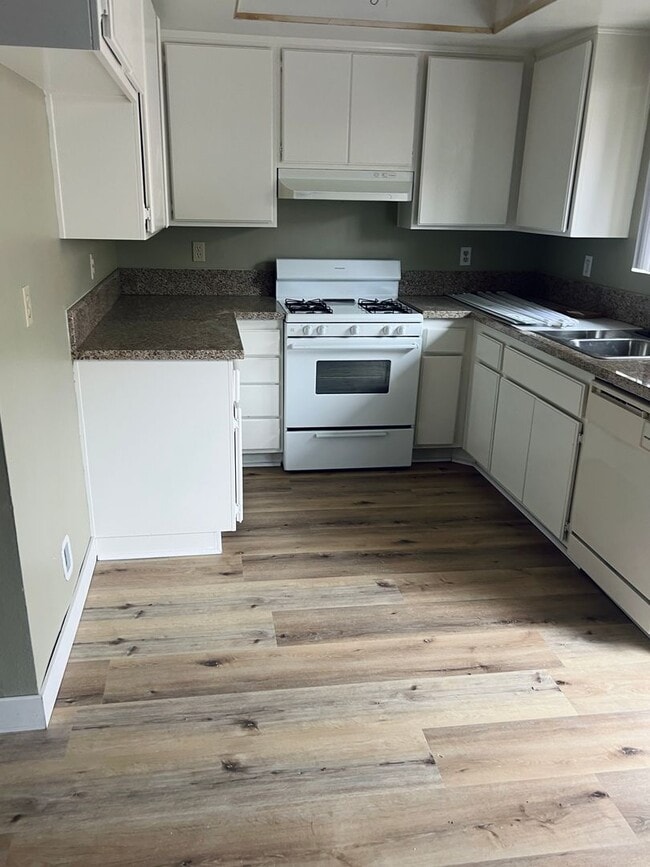 3143 Triumph Ln Unit 1