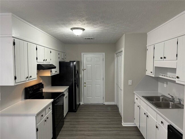 Photo - 2599 Shore Wood Ct NE