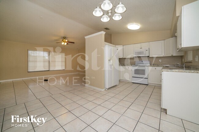 Photo - 571 Degroodt Rd SW