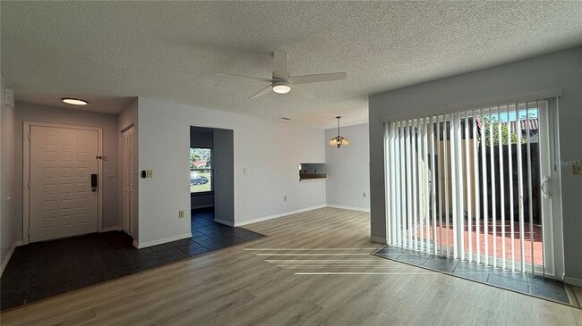 Photo - 555 Hunter Cir