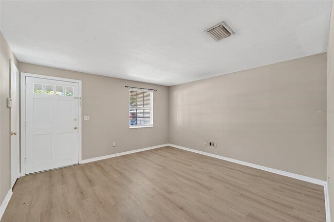 Photo - 1712 Village Ct